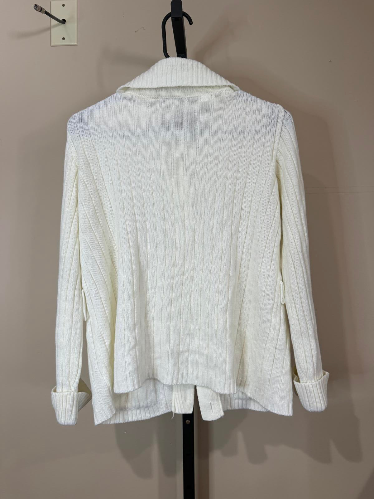 Vintage 70s Medium White Ribbed Button-Up Cardigan Sweater with Pockets