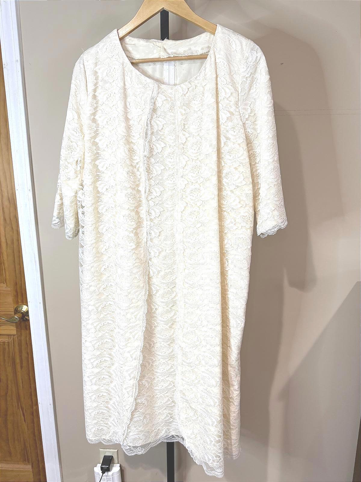 vintage Handmade 60s Bridal Cream Lace Midi Dress with 3/4 Sleeves