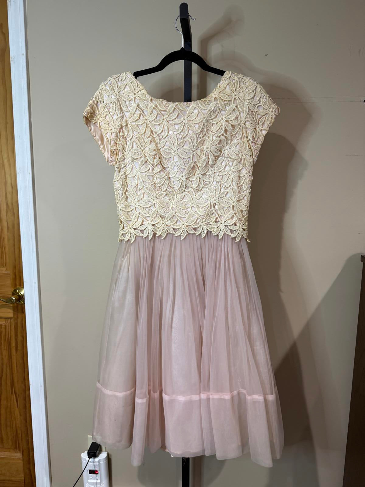 50s Vintage Elegant Women's Formal Dress with Lace Top and Tulle Skirt