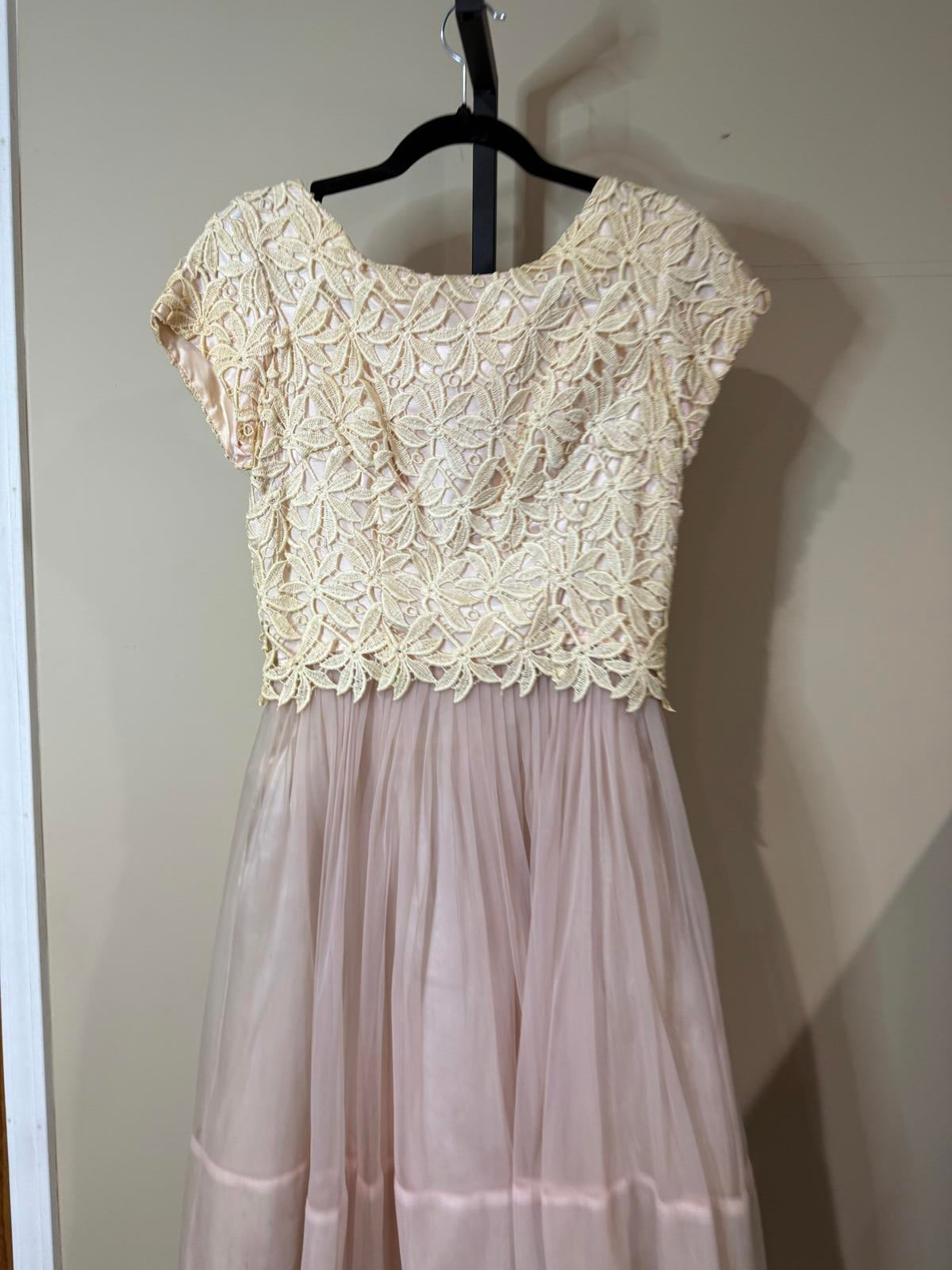 50s Vintage Elegant Women's Formal Dress with Lace Top and Tulle Skirt