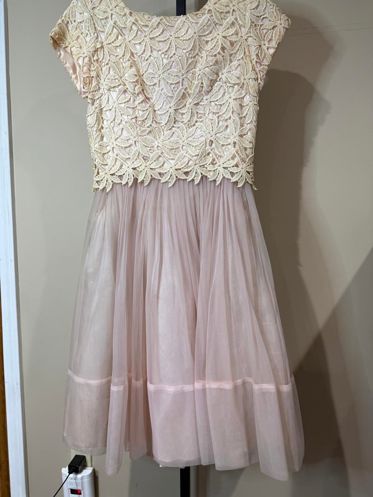 50s Vintage Elegant Women's Formal Dress with Lace Top and Tulle Skirt