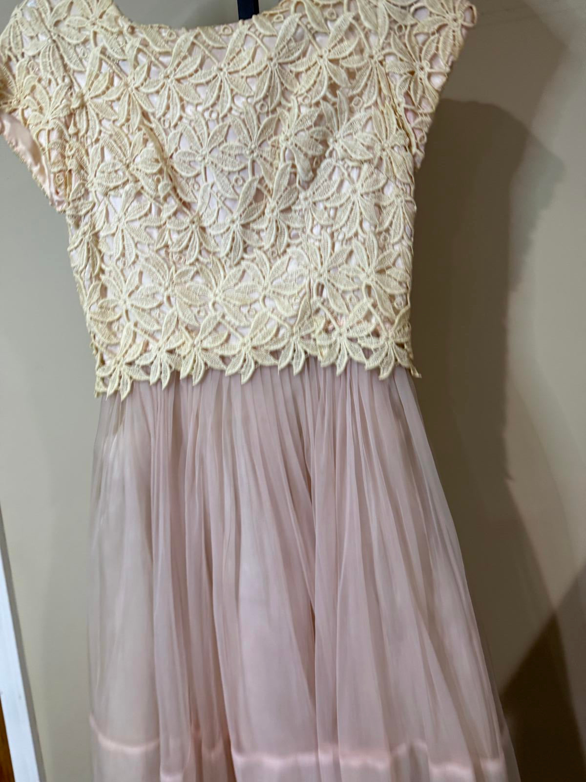 50s Vintage Elegant Women's Formal Dress with Lace Top and Tulle Skirt