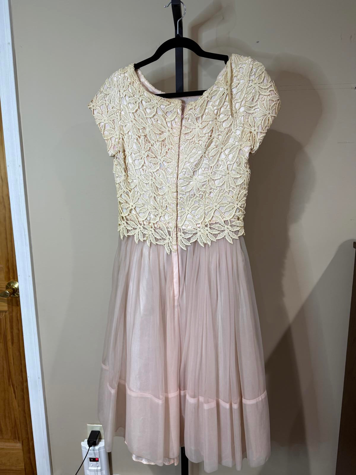50s Vintage Elegant Women's Formal Dress with Lace Top and Tulle Skirt