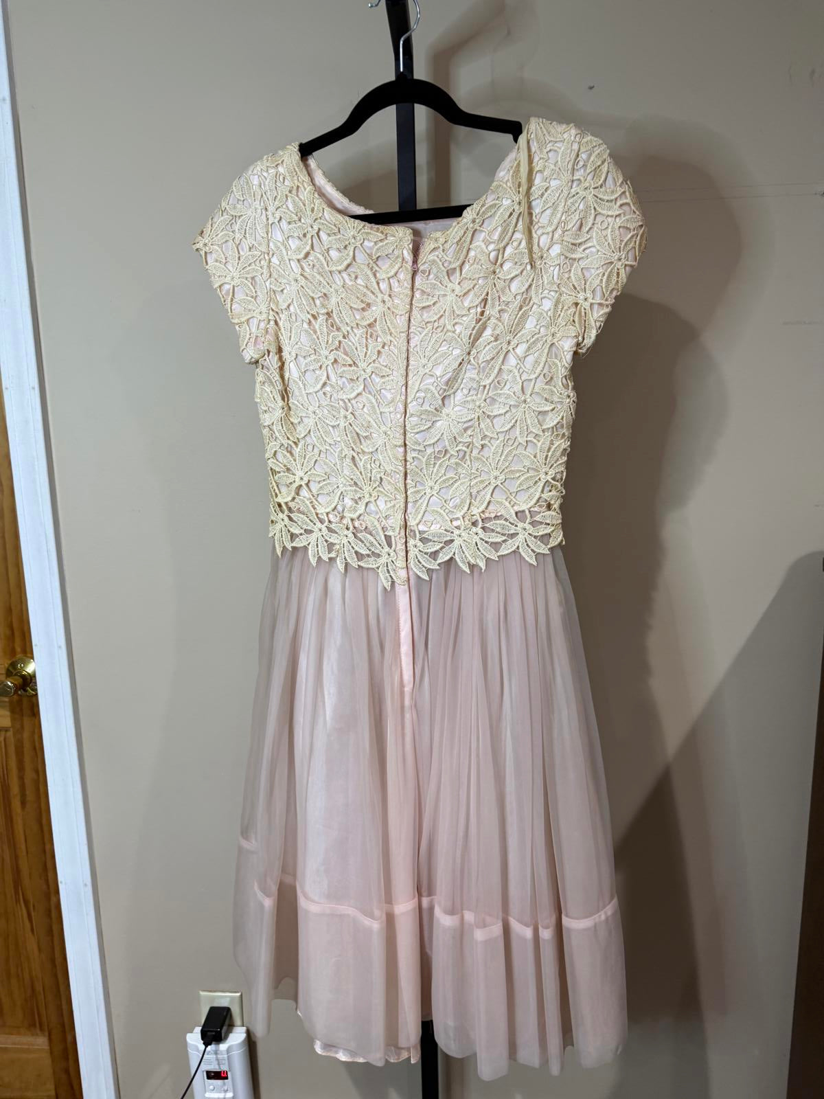 50s Vintage Elegant Women's Formal Dress with Lace Top and Tulle Skirt
