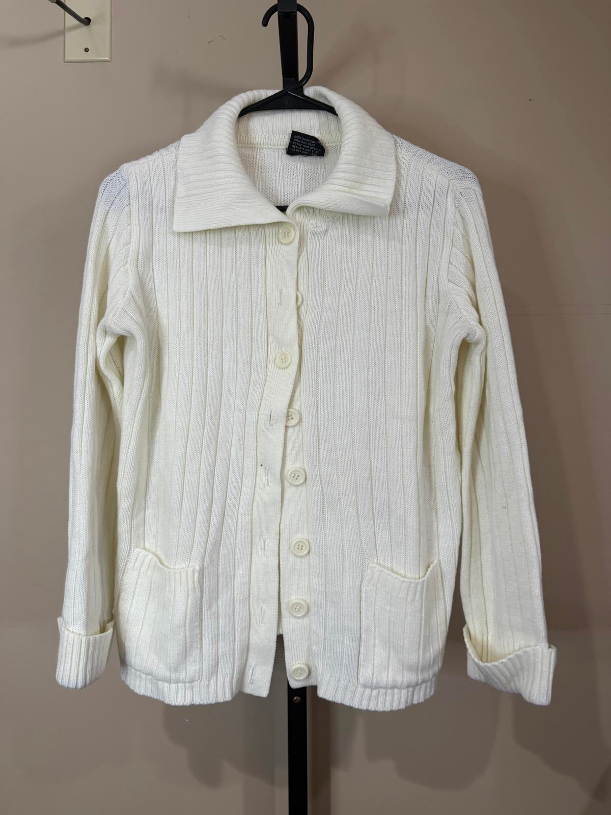 Vintage 70s Medium White Ribbed Button-Up Cardigan Sweater with Pockets