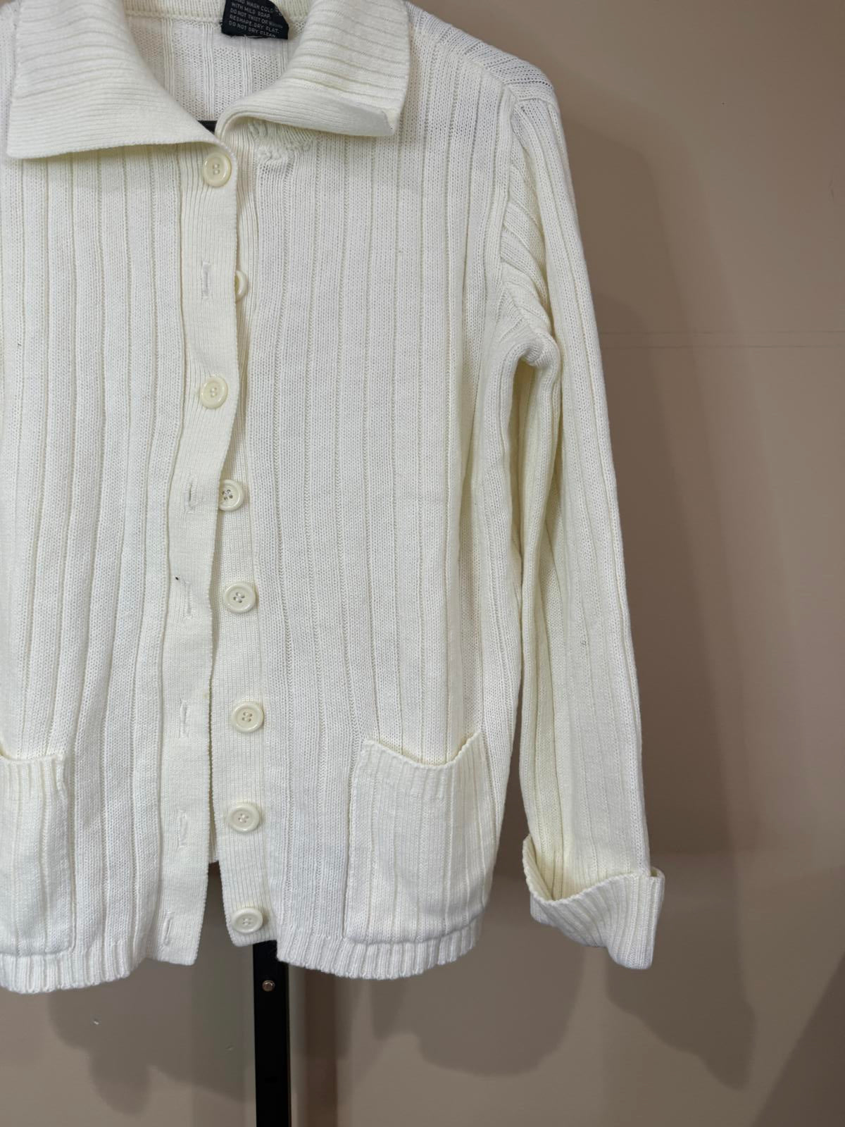 Vintage 70s Medium White Ribbed Button-Up Cardigan Sweater with Pockets