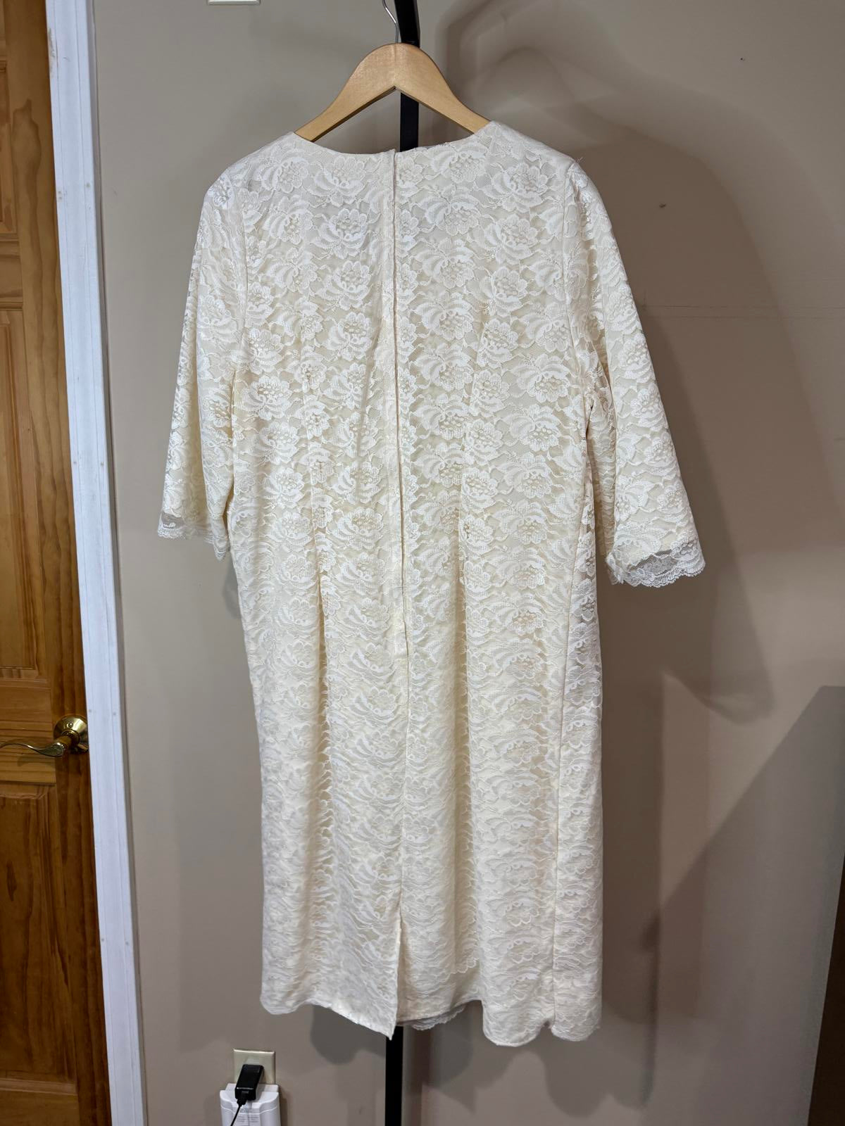 vintage Handmade 60s Bridal Cream Lace Midi Dress with 3/4 Sleeves