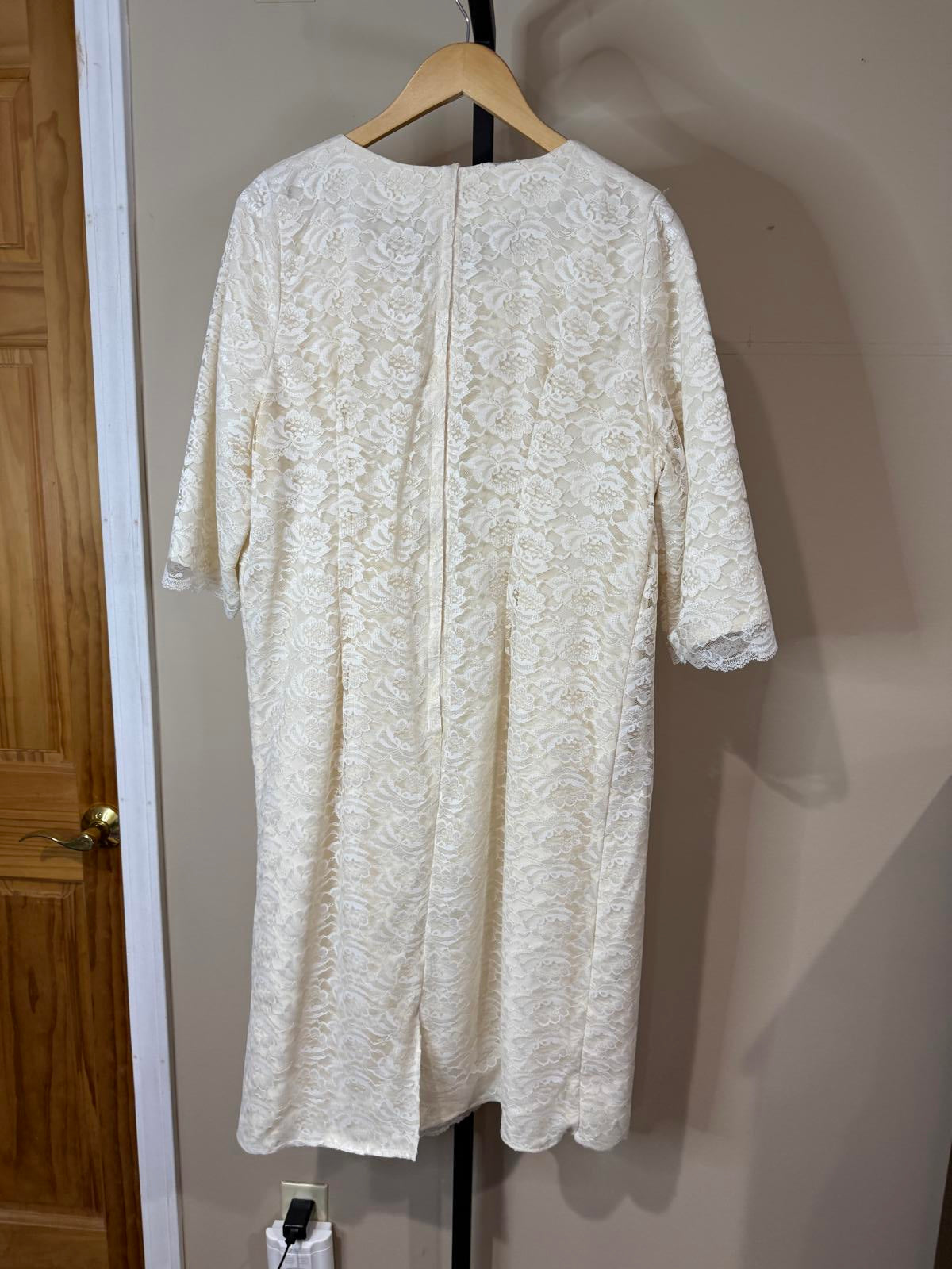 vintage Handmade 60s Bridal Cream Lace Midi Dress with 3/4 Sleeves
